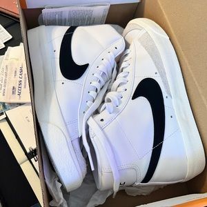 Nike Women’s Blazer Mid ‘77